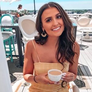 Meet your Posher, Olivia